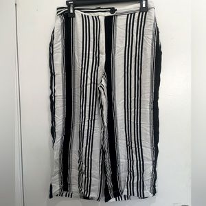 FOREVER 21 - High wasted cropped pants